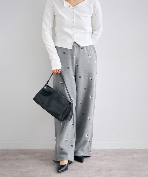 U by SPICK&SPAN(ユーバイスピックアンドスパン)の「ルーズストレート刺繍スウェットパンツ(スウェットパンツ・レディース・チャコールグレー・38/36)」の3枚目の写真