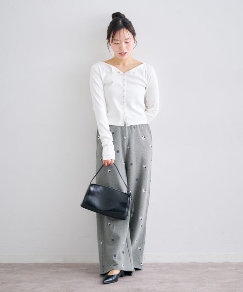 U by SPICK&SPAN(ユーバイスピックアンドスパン)の「ルーズストレート刺繍スウェットパンツ(スウェットパンツ・レディース・チャコールグレー・38/36)」の6枚目の写真
