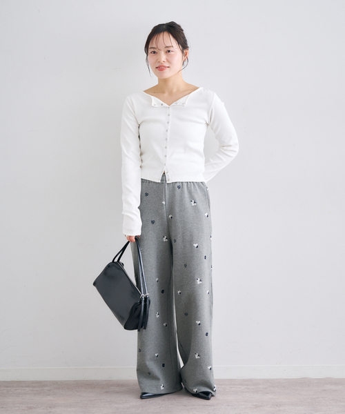 U by SPICK&SPAN(ユーバイスピックアンドスパン)の「ルーズストレート刺繍スウェットパンツ(スウェットパンツ・レディース・チャコールグレー・38/36)」の7枚目の写真