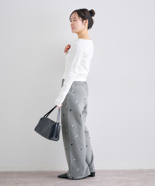 U by SPICK&SPAN(ユーバイスピックアンドスパン)の「ルーズストレート刺繍スウェットパンツ(スウェットパンツ・レディース・チャコールグレー・38/36)」の8枚目の写真