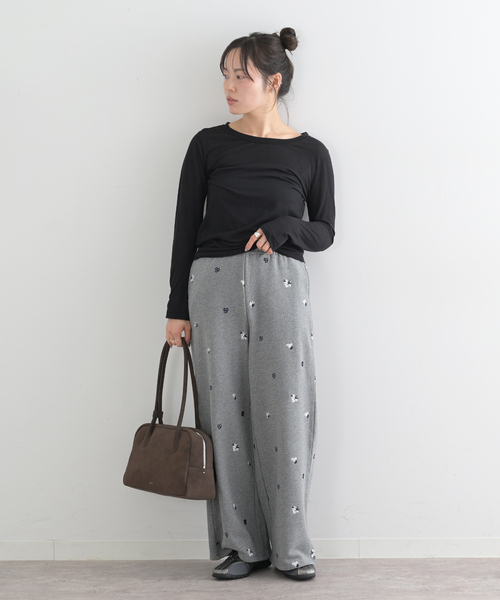 U by SPICK&SPAN(ユーバイスピックアンドスパン)の「ルーズストレート刺繍スウェットパンツ(スウェットパンツ・レディース・チャコールグレー・38/36)」の12枚目の写真