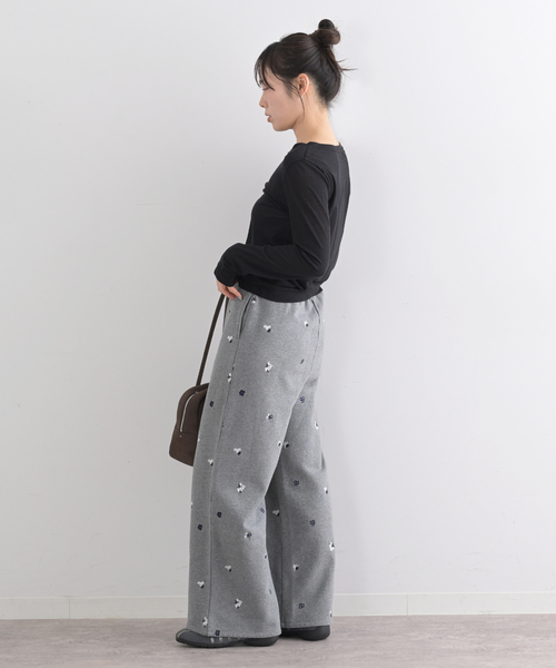 U by SPICK&SPAN(ユーバイスピックアンドスパン)の「ルーズストレート刺繍スウェットパンツ(スウェットパンツ・レディース・チャコールグレー・38/36)」の14枚目の写真