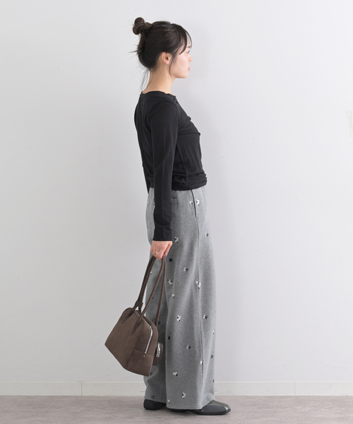 U by SPICK&SPAN(ユーバイスピックアンドスパン)の「ルーズストレート刺繍スウェットパンツ(スウェットパンツ・レディース・チャコールグレー・38/36)」の16枚目の写真