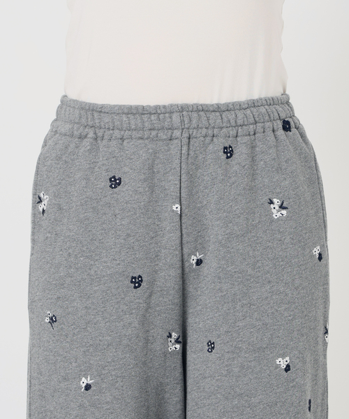 U by SPICK&SPAN(ユーバイスピックアンドスパン)の「ルーズストレート刺繍スウェットパンツ(スウェットパンツ・レディース・チャコールグレー・38/36)」の22枚目の写真