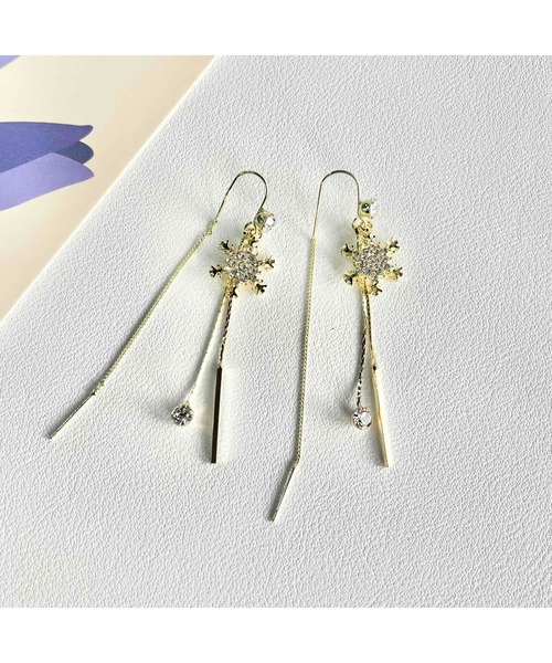 tone(トーン)の「【88eighty-eight】スノーフレークキラキラビジューロングピアス【import】(MA)(ピアス(両耳用)・レディース・シルバー/ゴールド・FREE)」の3枚目の写真