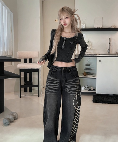 KsG(ケーエスジー)の「バイカラークロスネックトップス(Tシャツ/カットソー・レディース・ブラック・SMALL/MEDIUM)」の3枚目の写真