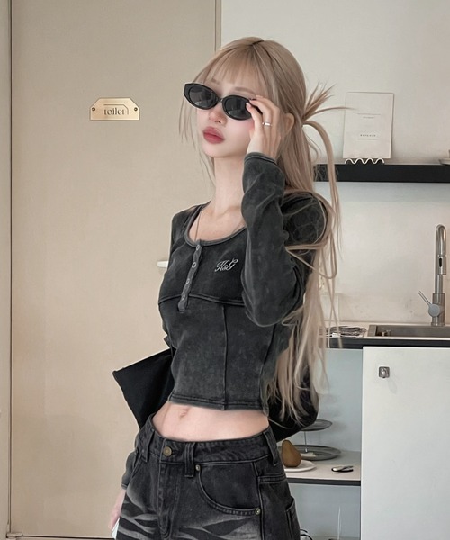 KsG(ケーエスジー)の「バイカラークロスネックトップス(Tシャツ/カットソー・レディース・ブラック・SMALL/MEDIUM)」の2枚目の写真