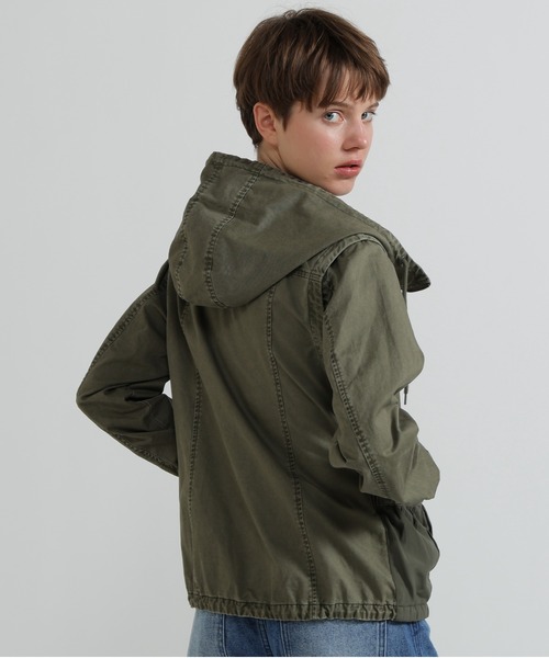 AVIREX(アヴィレックス)の「MILITARY ZIP POCKET DETACHABLE JACKET(ブルゾン・レディース・オリーブ/マスタード/ベージュ・S/M)」の4枚目の写真