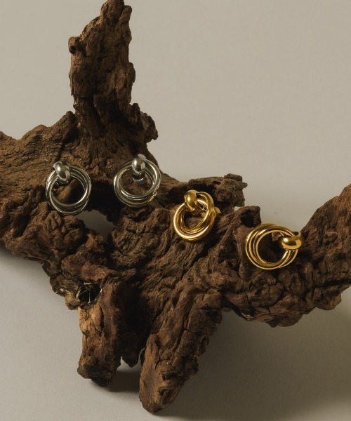 muku(ムク)の「PIERCE/TRIPATITE(ピアス(両耳用)・レディース・シルバー/ゴールド・FREE)」の3枚目の写真