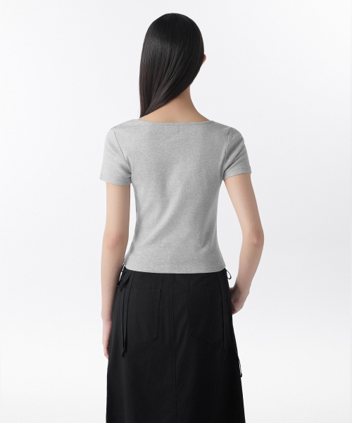 MUSINSA STANDARD WOMAN（ムシンサスタンダードウーマン）の「ウィメンズスリムスクエアネックTシャツ[ミディアムグレー]（Tシャツ/カットソー・レディース・その他・LARGE/X-LARGE/SMALL/MEDIUM/X-SMALL）」の3枚目の写真