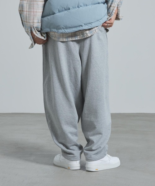 NIKE(ナイキ)の「ナイキ スポーツウェア クラブ メンズ オーバーサイズド フレンチ テリー パンツ / Nike Sportswear Club Men's Oversized French Terry Pants IF0722-063 Dark Grey Heather(スウェットパンツ・メンズ・グレー系その他・M/S/XL/L/2XL)」の3枚目の写真