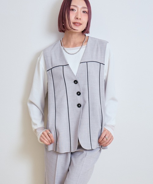 LHELBIE(レルビエ)の「【セレモニー】ブッチャーパイピングジレ(ベスト・レディース・ライトグレー/グレイッシュベージュ/チャコールグレー・M)」の4枚目の写真