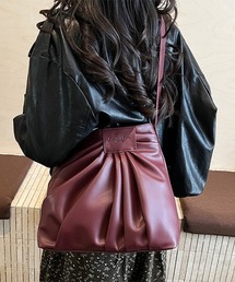 ワインレッド」に該当するレディースのショルダーバッグファッション