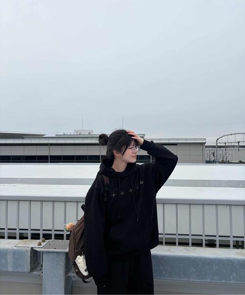 S'EST（エスイーエスティー）の「Star Hoodie Black（パーカー・メンズ・ブラック・SMALL/MEDIUM/LARGE）」の3枚目の写真