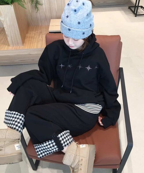 S'EST（エスイーエスティー）の「Star Hoodie Black（パーカー・メンズ・ブラック・SMALL/MEDIUM/LARGE）」の4枚目の写真