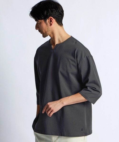 LANVIN en Bleu(ランバンオンブルー)の「シルキータッチ キーネック 7分袖 Tシャツ(Tシャツ/カットソー・メンズ・チャコールグレー/ブラック/ホワイト・46/48/50/52)」の3枚目の写真