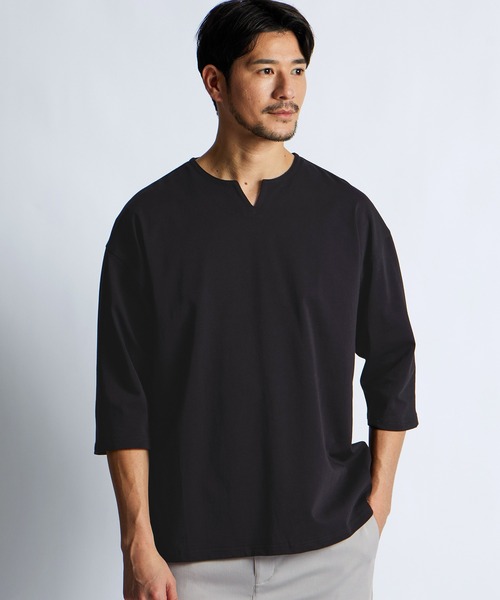 LANVIN en Bleu(ランバンオンブルー)の「シルキータッチ キーネック 7分袖 Tシャツ(Tシャツ/カットソー・メンズ・チャコールグレー/ブラック/ホワイト・46/48/50/52)」の4枚目の写真