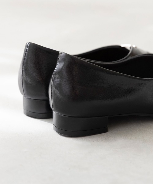 welleg(ウェレッグ)の「【 極やわ 】 U字カット アクセントバー 2cmヒールパンプス(パンプス・レディース・ブラック/アイボリー/ブラック系その他/シルバー/ブラウン・23.5cm/23.0cm/25.0cm/24.5cm/24.0cm/22.0cm/21.5cm/26.0cm/25.5cm/22.5cm)」の10枚目の写真