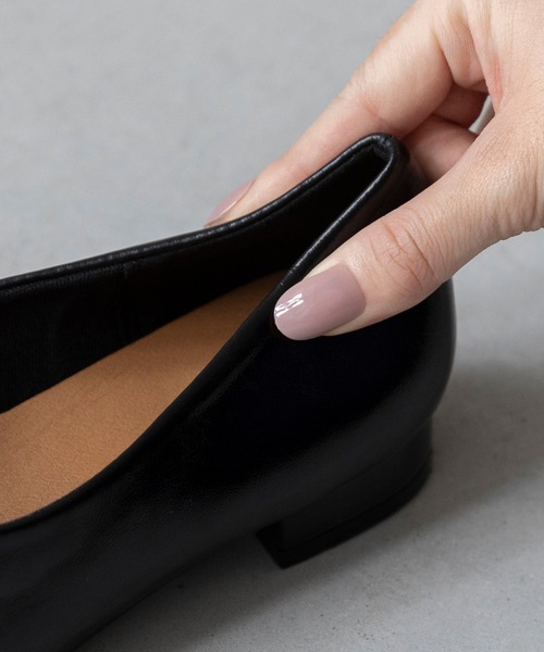 welleg(ウェレッグ)の「【 極やわ 】 U字カット アクセントバー 2cmヒールパンプス(パンプス・レディース・ブラック/アイボリー/ブラック系その他/シルバー/ブラウン・23.5cm/23.0cm/25.0cm/24.5cm/24.0cm/22.0cm/21.5cm/26.0cm/25.5cm/22.5cm)」の12枚目の写真