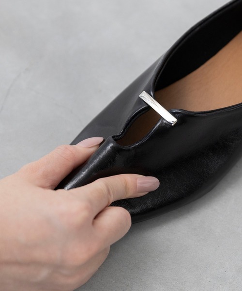 welleg(ウェレッグ)の「【 極やわ 】 U字カット アクセントバー 2cmヒールパンプス(パンプス・レディース・ブラック/アイボリー/ブラック系その他/シルバー/ブラウン・23.5cm/23.0cm/25.0cm/24.5cm/24.0cm/22.0cm/21.5cm/26.0cm/25.5cm/22.5cm)」の11枚目の写真