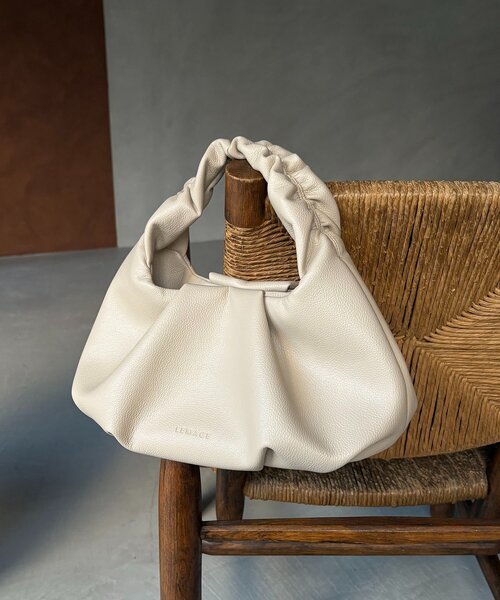 CAPRICIEUX LE'MAGE（カプリシューレマージュ）の「ギャザーハンドルラウンドバッグ（ショルダーバッグ・レディース・キャメル/ライトベージュ/ブラック・FREE）」の9枚目の写真