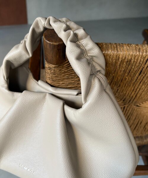 CAPRICIEUX LE'MAGE（カプリシューレマージュ）の「ギャザーハンドルラウンドバッグ（ショルダーバッグ・レディース・キャメル/ライトベージュ/ブラック・FREE）」の10枚目の写真