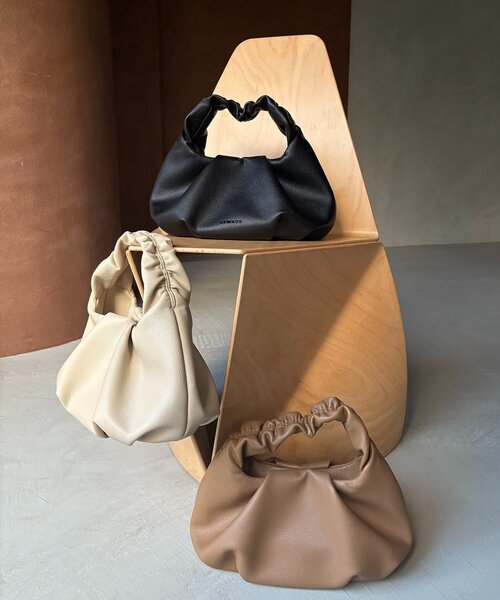 CAPRICIEUX LE'MAGE（カプリシューレマージュ）の「ギャザーハンドルラウンドバッグ（ショルダーバッグ・レディース・キャメル/ライトベージュ/ブラック・FREE）」の12枚目の写真