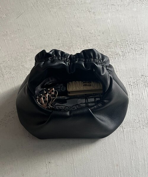 CAPRICIEUX LE'MAGE（カプリシューレマージュ）の「ギャザーハンドルラウンドバッグ（ショルダーバッグ・レディース・キャメル/ライトベージュ/ブラック・FREE）」の14枚目の写真