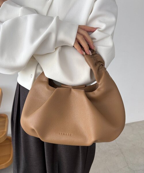 CAPRICIEUX LE'MAGE（カプリシューレマージュ）の「ギャザーハンドルラウンドバッグ（ショルダーバッグ・レディース・キャメル/ライトベージュ/ブラック・FREE）」の16枚目の写真