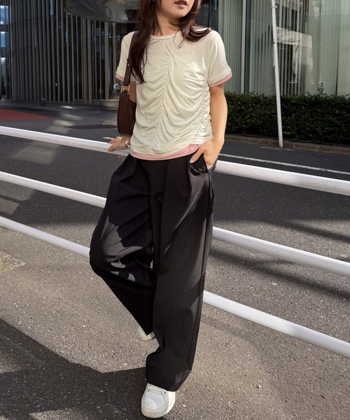 solleim(ソルレム)の「シャーリング配色レイヤードTシャツ(Tシャツ/カットソー・レディース・ブルー/アイボリー/ブラック・M/L)」の7枚目の写真