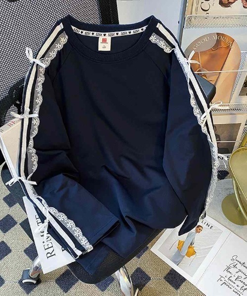 maison de LATIR(メゾンドラティール)の「甘さと抜け感をほどよく楽しむ、レースリボンライントップス(Tシャツ/カットソー・レディース・ネイビー/ブラック・FREE)」の7枚目の写真