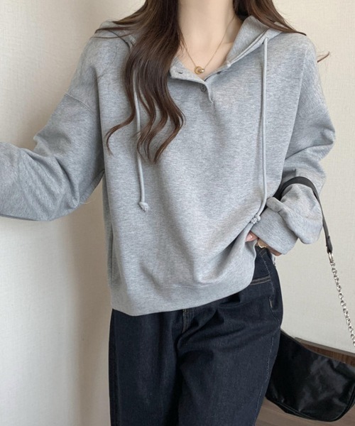 SallyLunn(サリーラン)の「【ゆるっと着こなす】ヘンリーネックフードスウェット(スウェット・レディース・ネイビー/グレー・LARGE/MEDIUM)」の1枚目の写真