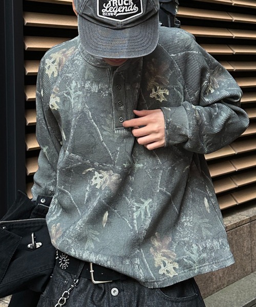 kutir（クティール）の「HENLEY NECK ASSORTED RAGLAN THERMAL／ヘンリーネックアソートラグランサーマル（Tシャツ/カットソー・メンズ・グレー/カーキ/ブラック/ブラック系・LARGE/MEDIUM）」の3枚目の写真