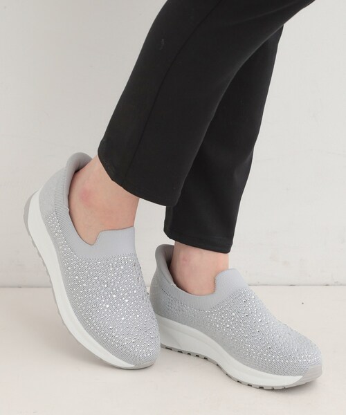 SHOO・LA・RUE（シューラルー）の「【シュッと履ける】キラキラニットスリッポン（その他シューズ・レディース・シルバー/ブラック・45/35/25）」の3枚目の写真