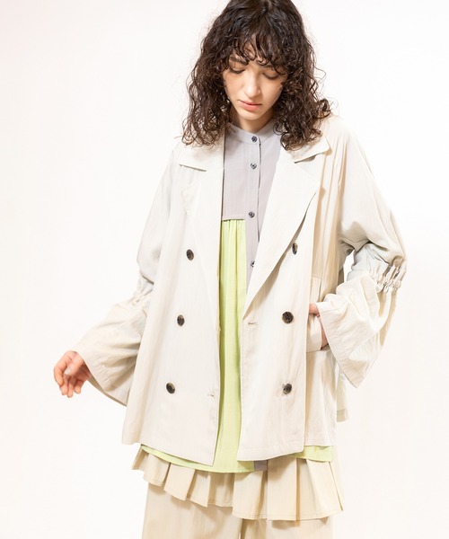OSMOSIS（オズモーシス）の「ドロストショートトレンチコート（トレンチコート・レディース・チャコール/ベージュ系その他/アイボリー・ONE SIZE）」の2枚目の写真