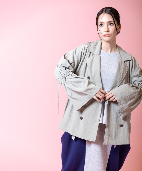 OSMOSIS（オズモーシス）の「ドロストショートトレンチコート（トレンチコート・レディース・チャコール/ベージュ系その他/アイボリー・ONE SIZE）」の6枚目の写真