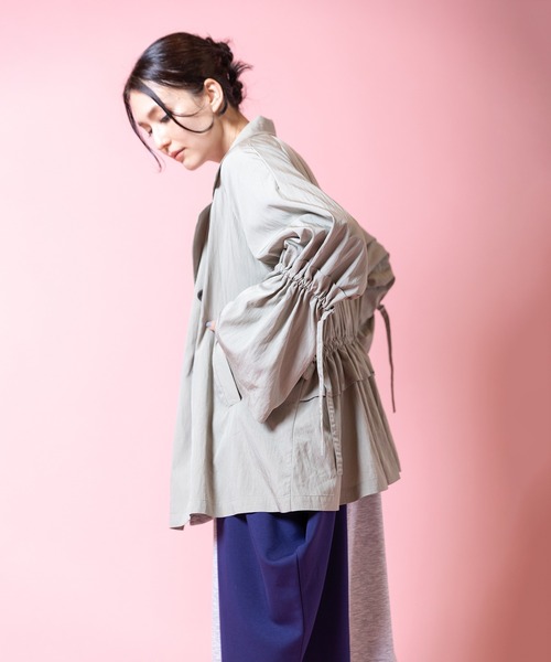 OSMOSIS（オズモーシス）の「ドロストショートトレンチコート（トレンチコート・レディース・チャコール/ベージュ系その他/アイボリー・ONE SIZE）」の7枚目の写真