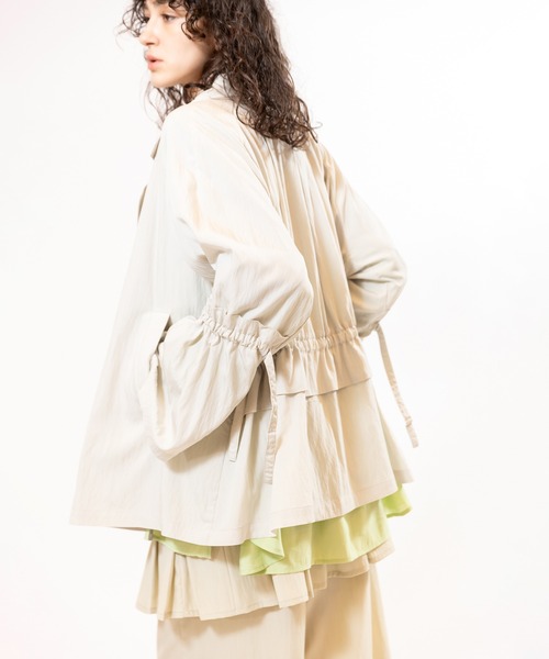 OSMOSIS（オズモーシス）の「ドロストショートトレンチコート（トレンチコート・レディース・チャコール/ベージュ系その他/アイボリー・ONE SIZE）」の14枚目の写真