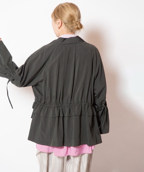 OSMOSIS（オズモーシス）の「ドロストショートトレンチコート（トレンチコート・レディース・チャコール/ベージュ系その他/アイボリー・ONE SIZE）」の18枚目の写真