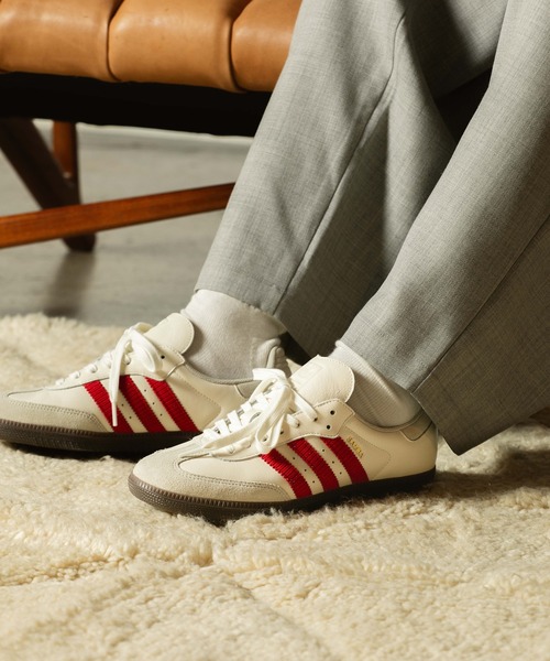 adidas Originals（アディダスオリジナルス）の「【Styles・ROSE BUD Exclusive】adidas SAMBA OG（スニーカー・メンズ・オフホワイト・26cm/26.5cm/27cm/27.5cm/28cm）」の2枚目の写真