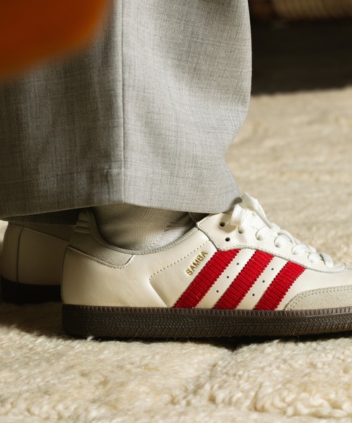 adidas Originals（アディダスオリジナルス）の「【Styles・ROSE BUD Exclusive】adidas SAMBA OG（スニーカー・メンズ・オフホワイト・26cm/26.5cm/27cm/27.5cm/28cm）」の3枚目の写真