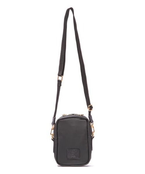 DEVICE(デバイス)の「EMILYSSA レザープレート SW CROSSBODY BAG 日本製 メードインジャパン Made in japan(ショルダーバッグ・レディース・ブラック/ネイビー・FREE)」の1枚目の写真