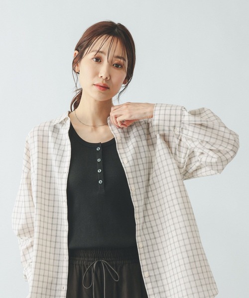 GLOBAL WORK（グローバルワーク）の「イージーケアリネンシャツ長袖/601200（シャツ/ブラウス・レディース・グリーン系その他/イエロー/フューシャピンク/グレイッシュベージュ/ライトブルー/グレー/ホワイト/グレー系その他7・SMALL/LARGE/MEDIUM）」の3枚目の写真