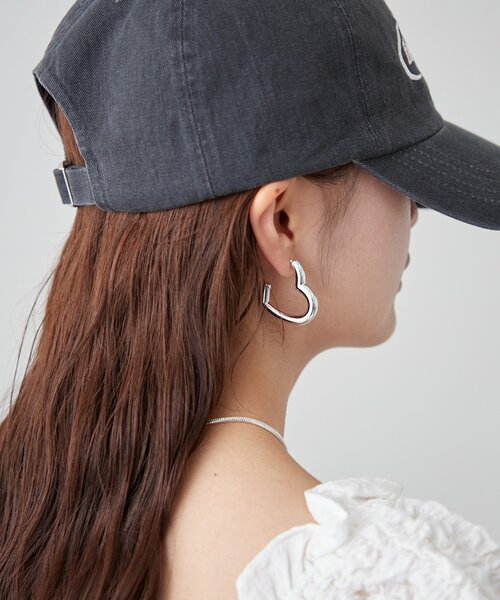 mystic(ミスティック)の「Lara ハートピアス(ピアス(両耳用)・レディース・シルバー・ONE SIZE)」の4枚目の写真