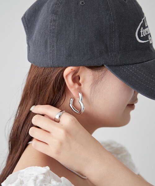 mystic(ミスティック)の「Lara ハートピアス(ピアス(両耳用)・レディース・シルバー・ONE SIZE)」の5枚目の写真