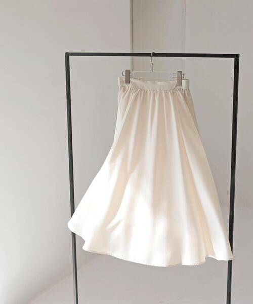 NATURAL BEAUTY BASIC(ナチュラルビューティーベーシック)の「追加生産/低身長サイズ【ちょうど、いい服】ふんわり春風フレアスカート(スカート・レディース・ネイビー/ラベンダー/ベージュ・SMALL/LARGE/P/S/MEDIUM)」の1枚目の写真