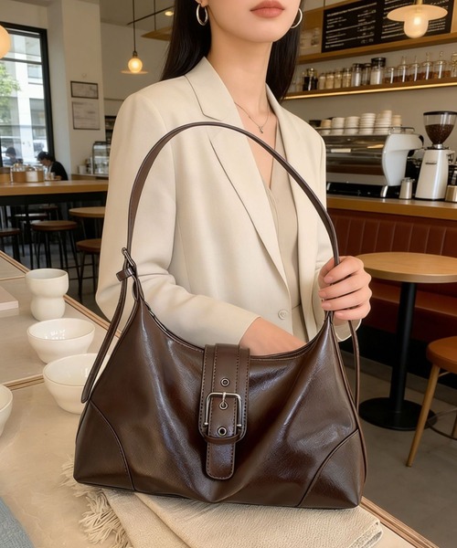 yuue' ( wear )(ユーイ)の「大容量ベルトデザインショルダーバッグ(ショルダーバッグ・レディース・ダークブラウン/ブラック/シルバー・FREE)」の19枚目の写真