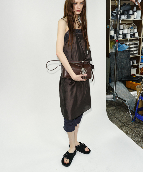 KHIHO（キホ）の「ソリバックルスライド 2カラー（サンダル・レディース・ブラック/ベージュ・23cm/23.5cm/24cm/24.5cm/25cm）」の4枚目の写真