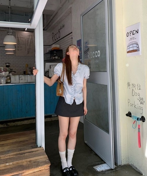Ritzy（リッツィー）の「フリルデザインパフスリーブブラウス（シャツ/ブラウス・レディース・ピンク/ブルー・L/M）」の3枚目の写真