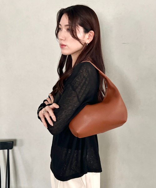 wears(ウェアーズ)の「【8色展開】PUハーフムーンワンハンドバッグ(ハンドバッグ・レディース・イエロー/ライトブルー/グリーン/ベージュ/ブラウン/ダークブラウン/ブラック/ホワイト・FREE)」の14枚目の写真